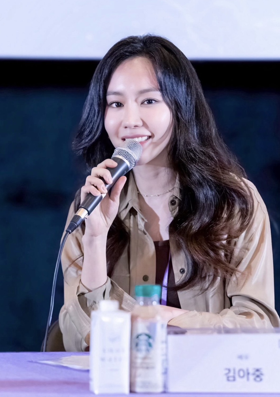 예전 얼굴이 하나도 없네.. 모든 남자들의 이상형이었던 연예인 근황 패션 예전과 완전히 달라졌다 이미지 6