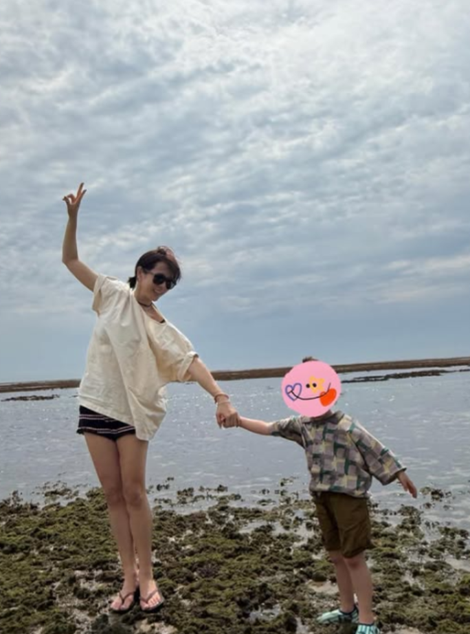 현빈 손예진이 아들과 함께 떠난 곳 관계가 다시 주목받는 이유는 이미지 3