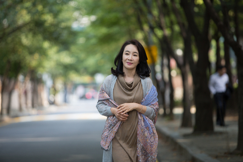 45년 만에 아버지의 누명이 벗겨졌다 그 과정에서 만난 은인과 재혼한 여배우 다시 화제가 되는 흐름이다 이미지 5