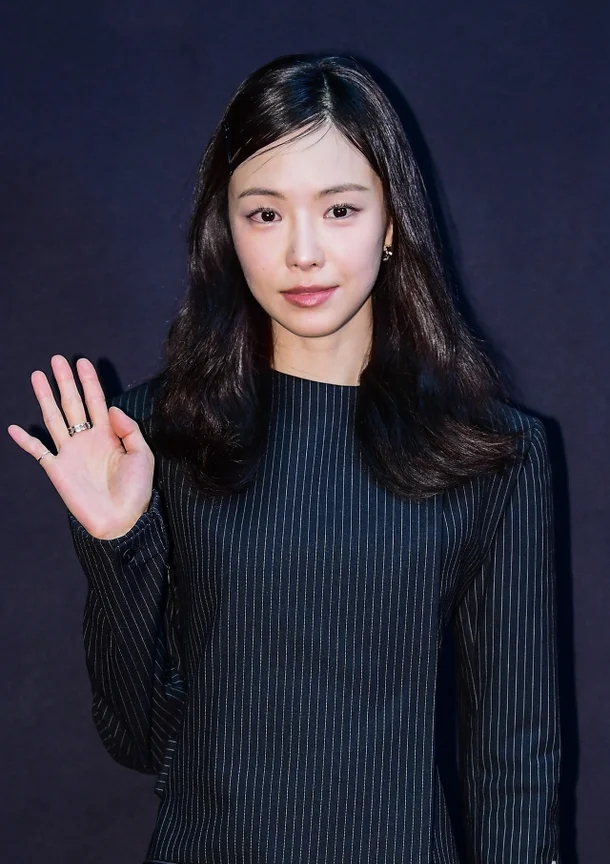 내가 아는 손나은 맞아 최근 분위기가 확 바뀌었다 이미지 2