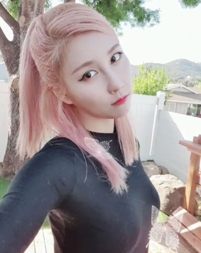 한참 나이많은 60대 남친과 6년째 열애중인 아이돌 관계가 다시 주목받는 이유는 이미지 1