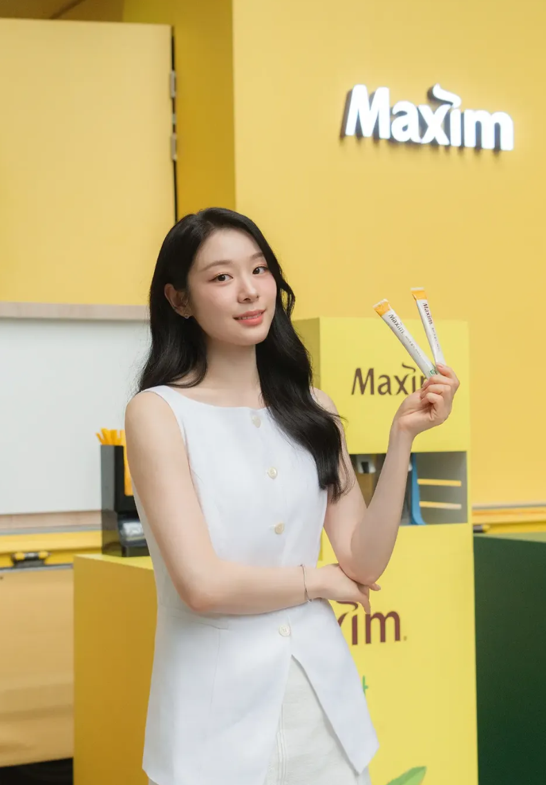 화이트 원피스 하나 입었을 뿐인데 현역 시절 아우라 그대로인 김연아 예전과 완전히 달라졌다 이미지 2