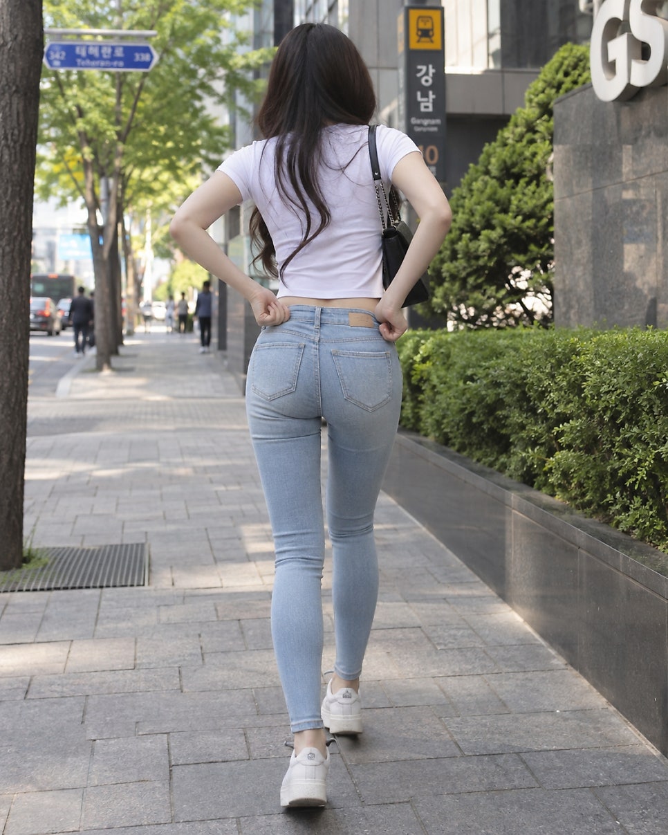 날씬해 보여 매일 입었는데 꽉 끼는 옷이 보내는 뜻밖의 몸 신호 예전과 완전히 달라졌다 이미지 2