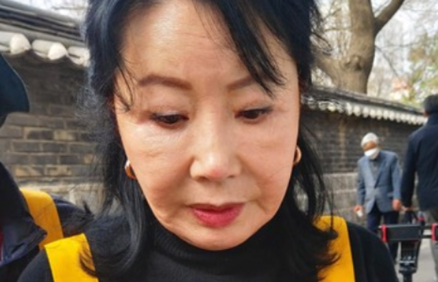 남편 잠적 후 20억 채무까지 떠안았다 68세 여배우의 뜻밖의 근황 지금 보니 느낌이 완전히 다르다~! 이미지 3