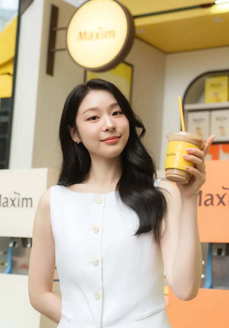 화이트 원피스 하나 입었을 뿐인데 현역 시절 아우라 그대로인 김연아 예전과 완전히 달라졌다 이미지 1