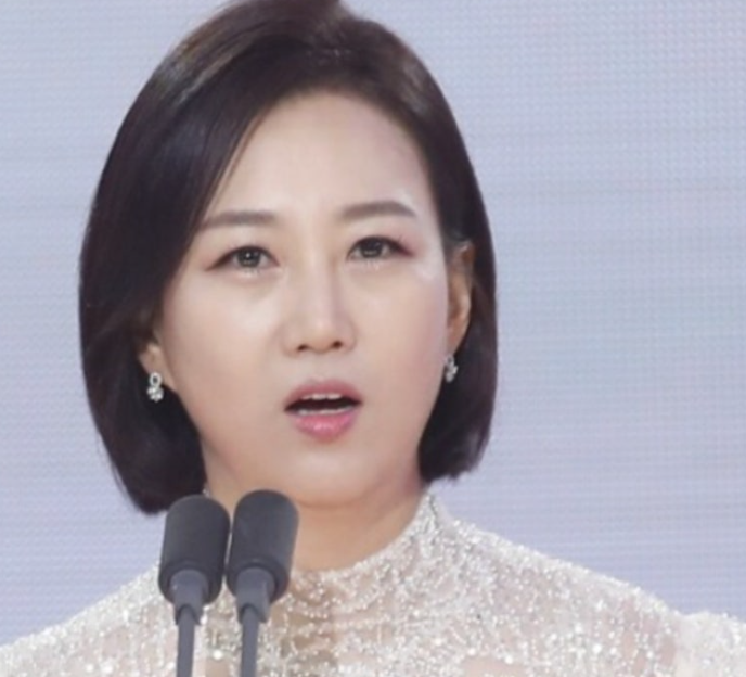 정말 잘못했다 장윤정 이름 내세웠던 어머니 선고 앞두고 눈물로선처 호소 이 한마디가 불씨가 됐다 이미지 2