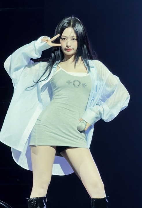 이렇게 분위기가 달라질 줄이야 아현 갑자기 시선이 쏠린 이유 뭐지 이미지 2