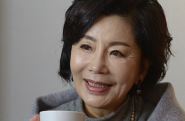 남편 잠적 후 20억 채무까지 떠안았다 68세 여배우의 뜻밖의 근황 지금 보니 느낌이 완전히 다르다~! 이미지 2