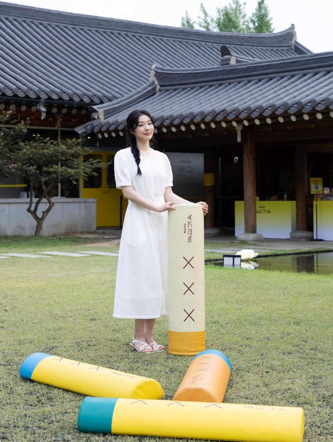 화이트 원피스 하나 입었을 뿐인데 현역 시절 아우라 그대로인 김연아 예전과 완전히 달라졌다 이미지 3