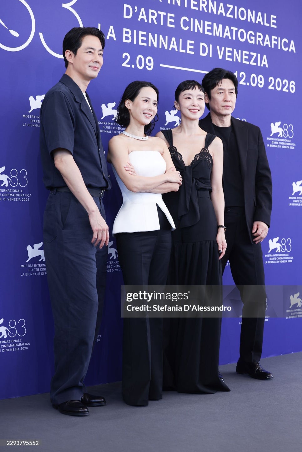 2026 베니스영화제에서 우아한 조여정 & 귀여운 전도연 최근 분위기가 확 바뀌었다 이미지 6