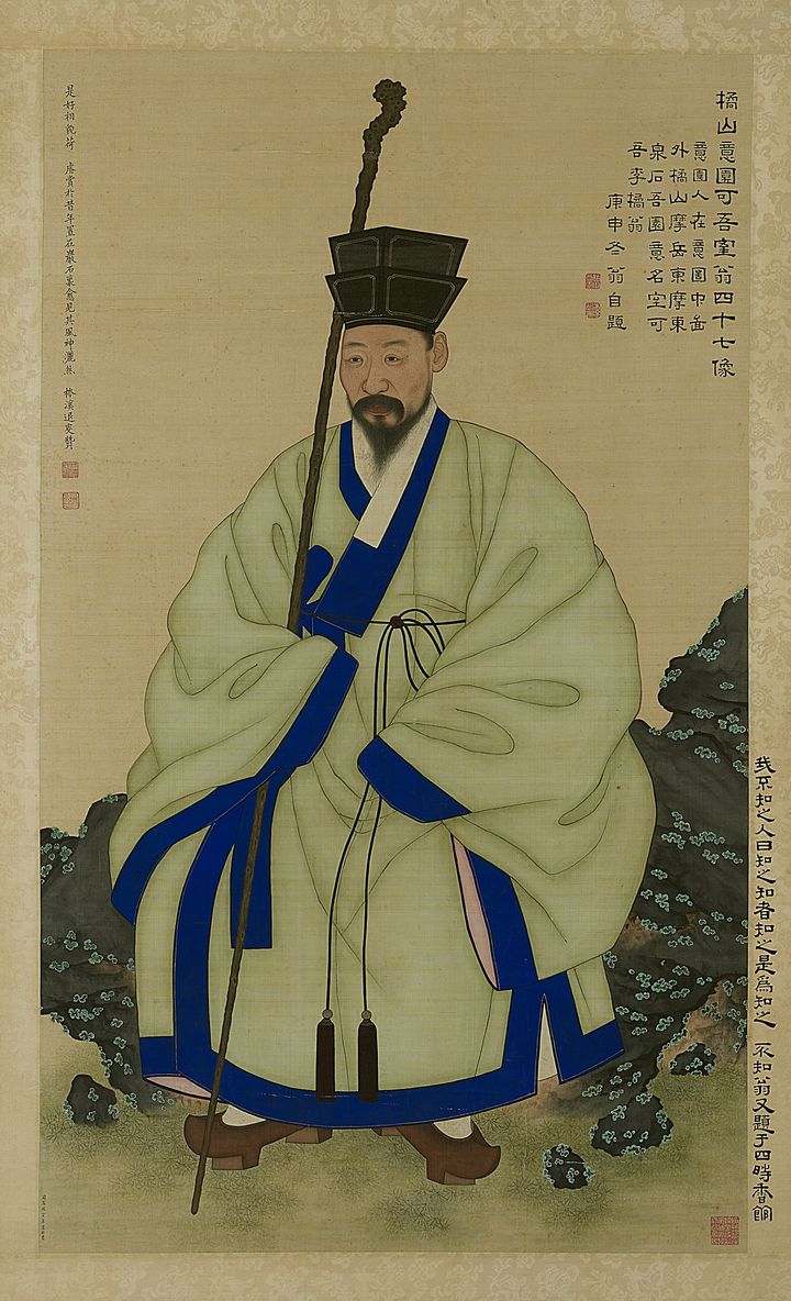 족자 형태로 펼쳐진 이유원 초상 전체, 인물 주변의 여백과 배경까지 보인다