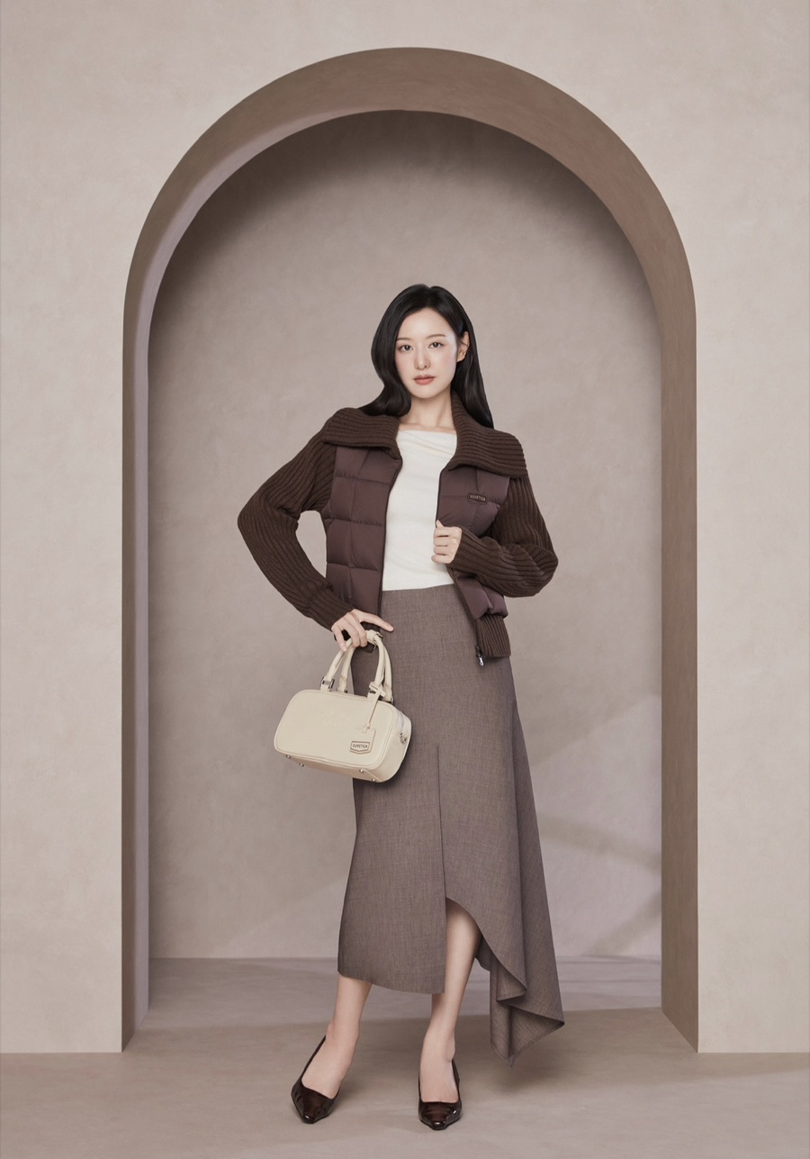 너무 예쁘다.. 김지원 듀베티카 프리미엄 여성 경량패딩 코디 예상과 전혀 다른 반응이 나온 이유 뭘까 이미지 4