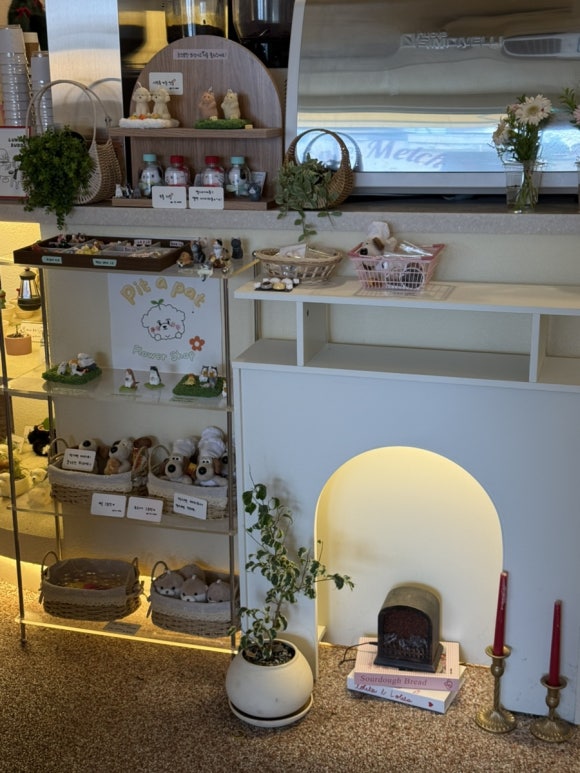 광주 동명동 cafe 멜크 - 오리망고 빙수를 팔아요 / 반려동물 동반 가능