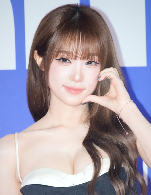 26살 맞아? 더 어려 보이는데 최예나 다시 화제가 되는 흐름이다 이미지 4
