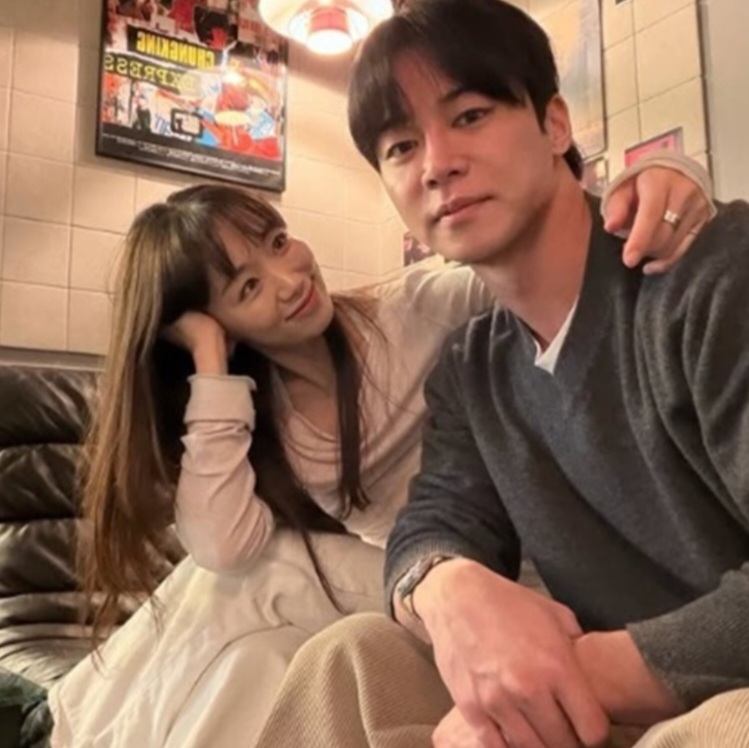 연예인 같네.. 나솔 30기 영수♥옥순 웨딩사진 보고 놀란 이유 과거 관계까지 다시 주목받는다 이미지 3