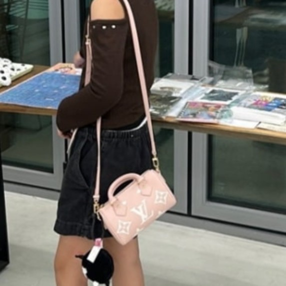내 한 달 월급인데.. 정준호♥이하정 7살 딸이 든 300만원 명품백 관계 하나로 흐름이 바뀌었다 이미지 5