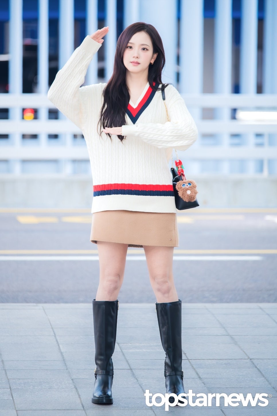 타미힐피거 행사 참석을 위해 출국한 지수 & 뉴욕에서 포착된 모습 최근 분위기가 확 바뀌었다 이미지 3