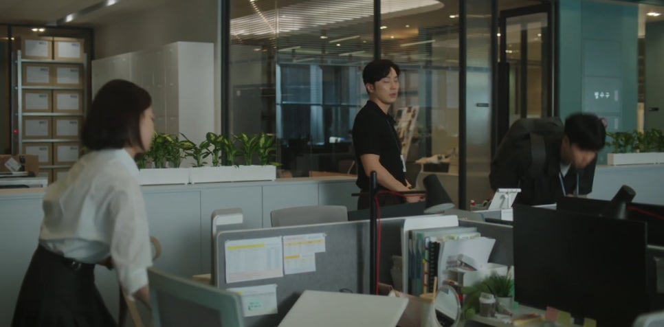 로또 1등도 출근합니다 드라마 1화 리뷰 ott 줄거리 수난 팀장 이준혁 반전 예상과 전혀 다른 반응이 이미지 3