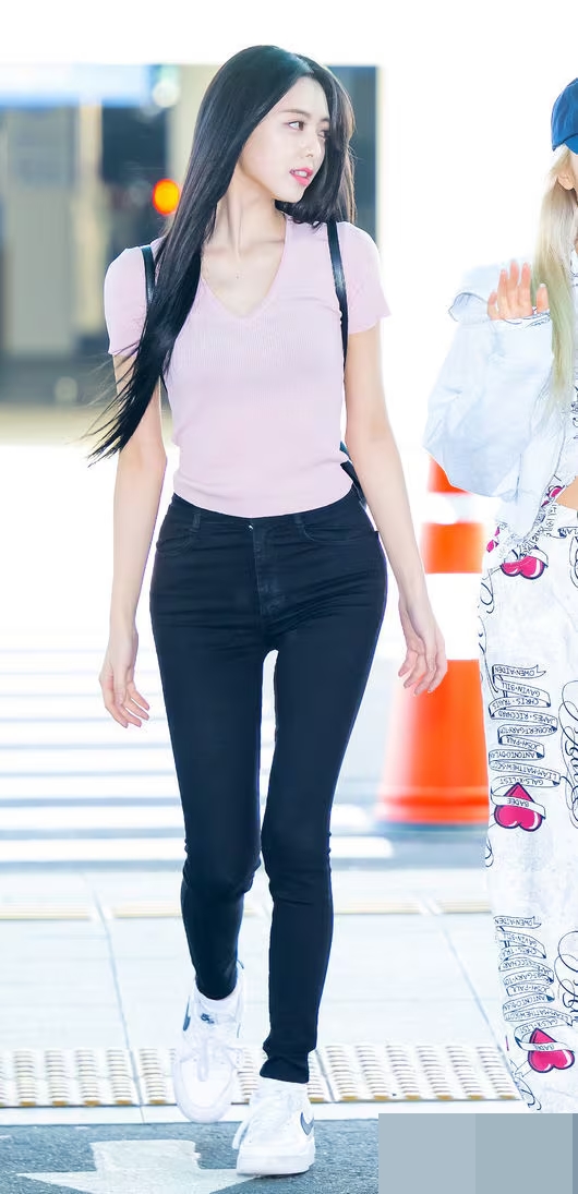 황금 골반 끝판왕 유나 다시 화제가 되는 흐름이다 이미지 1