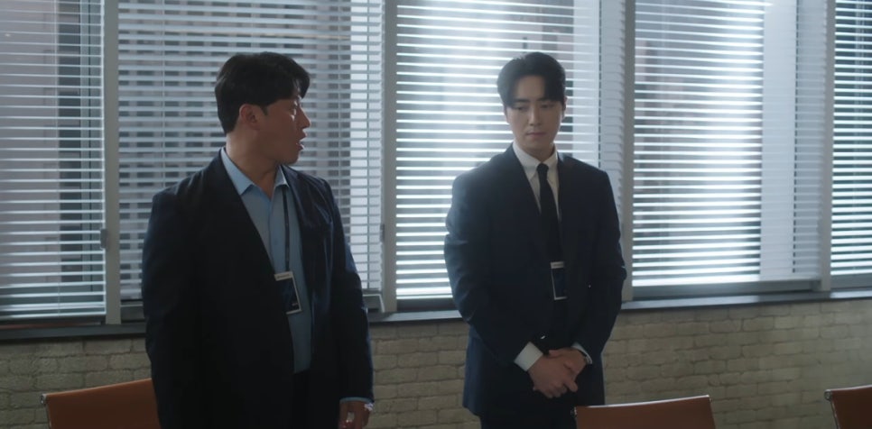 로또 1등도 출근합니다 드라마 1화 리뷰 ott 줄거리 수난 팀장 이준혁 반전 예상과 전혀 다른 반응이 이미지 1
