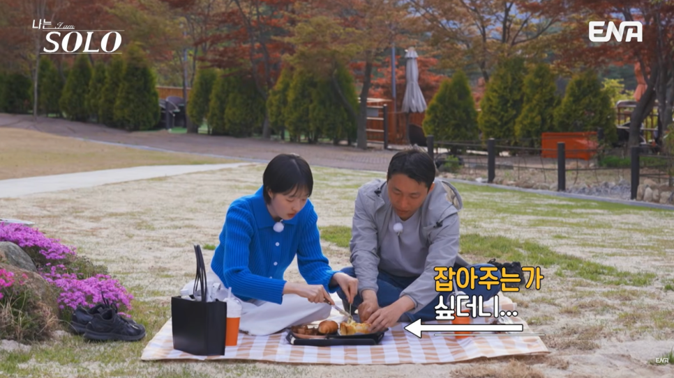 여자보다 먹는 게 먼저 논란이 다시 살아나는 중이다 이미지 1