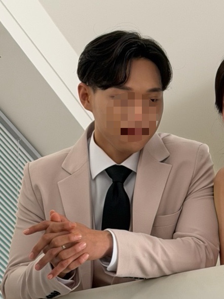 한쪽 이마를 드러낸 반깐머리예요 (외부 출장 헤어변형 선생님 작업)