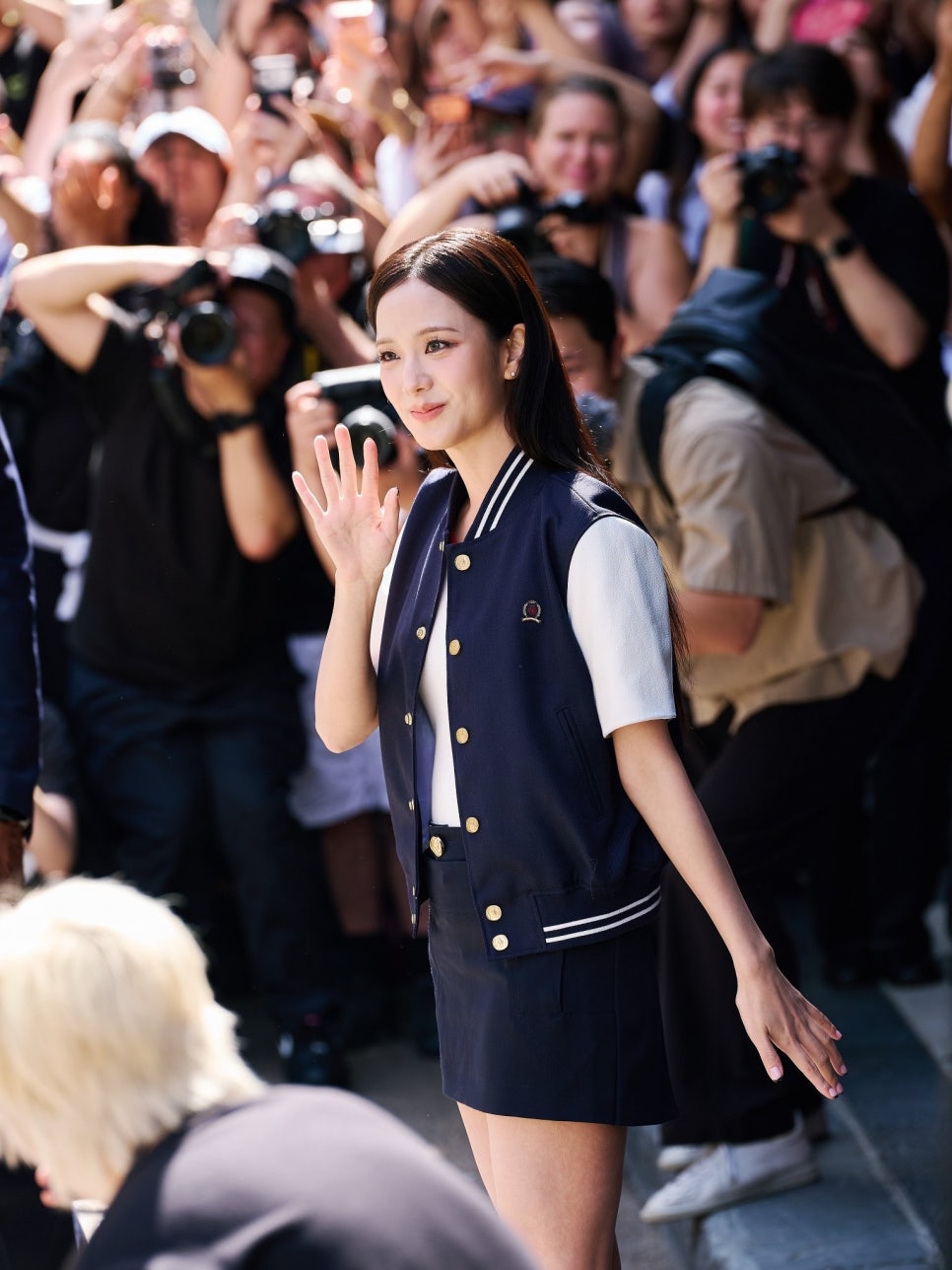 단정해서 미모가 더 돋보이는 지수 예전과 완전히 달라졌다 이미지 6