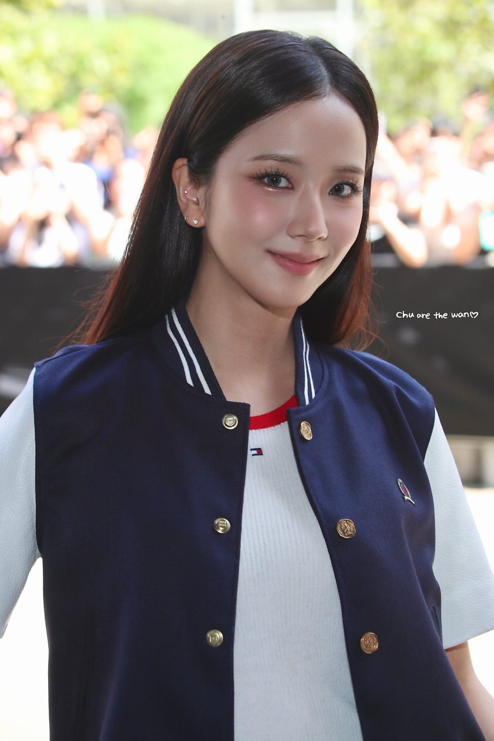 단정해서 미모가 더 돋보이는 지수 예전과 완전히 달라졌다 이미지 2