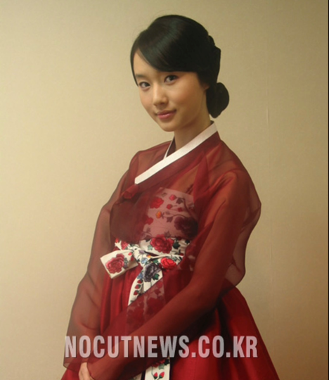 일본에서 한복을 입었다 기모노 사이에서 단연 돋보였던 연예인 다시 화제가 되는 흐름이다 이미지 5
