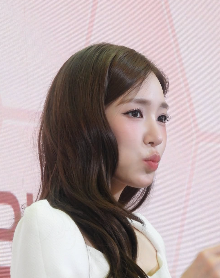 중안부 길다고 숨기지 않는다 긴 얼굴 셀럽들이 하는 헤어스타일 근황 하나로 분위기 바뀌었다 이미지 4