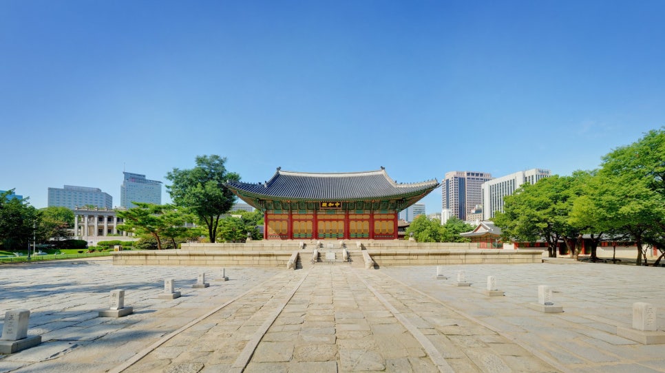 Junghwajeon hall and Junghwamun gate at Deoksugung, the throne hall seen across its wide courtyard