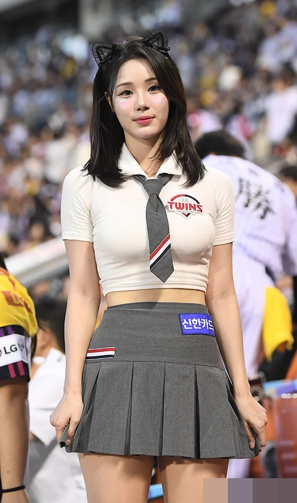 LG에 저 치어리더 누구야 지금 더 주목받는 이유는? 이미지 3