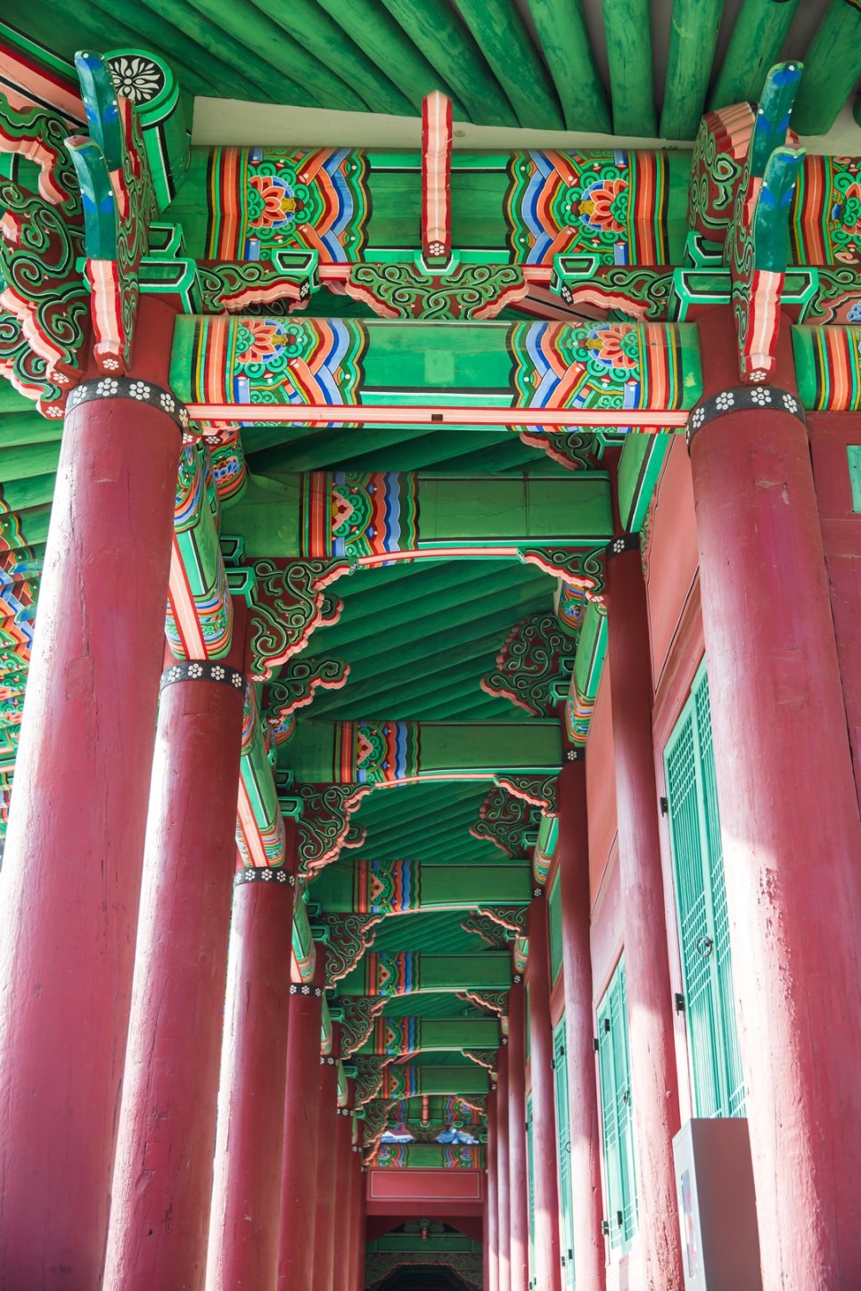 The corridor's row of columns, with bracket sets and painted decoration under the eaves.