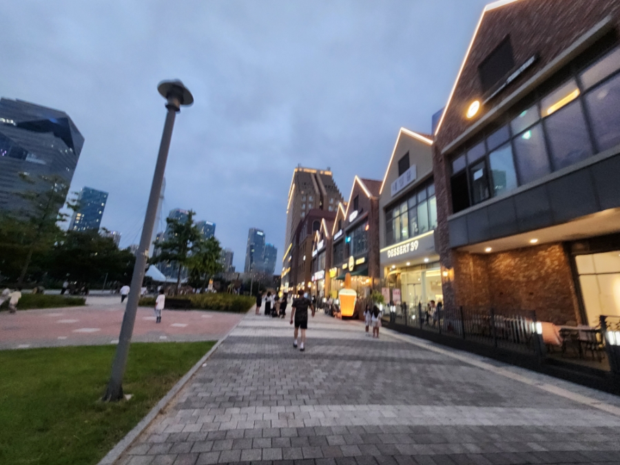 누구나홀딱반한닭 송도센트럴파크점 사진 4