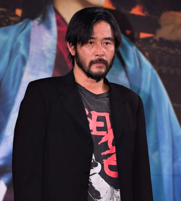 경찰 검문이 너무 싫어서.. 유명해지려고 배우가 된 남자의 정체 예전과 완전히 달라졌다 이미지 3