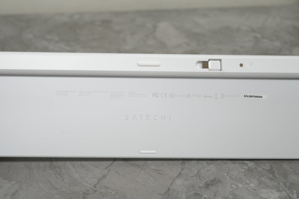 사테치 무선 블루투스 겸용 'EX3 키보드와 EX 마우스 세트'와 M4 맥북프로 듀얼모니터 설정