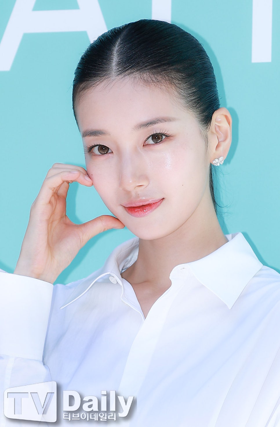 오대오 가르마에 청학동 머리해도 굴욕 하나 없이 예쁜 오늘자 수지 지금 더 주목받는 이유는? 이미지 5
