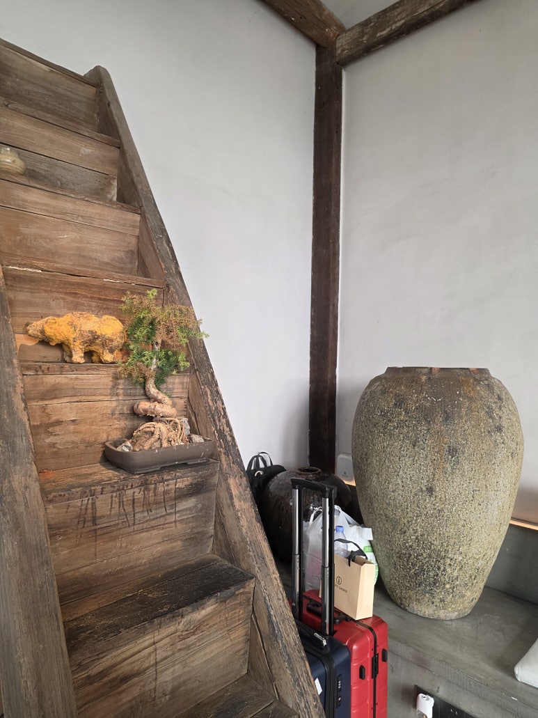 호텔 공용 공간에서 본 풍경