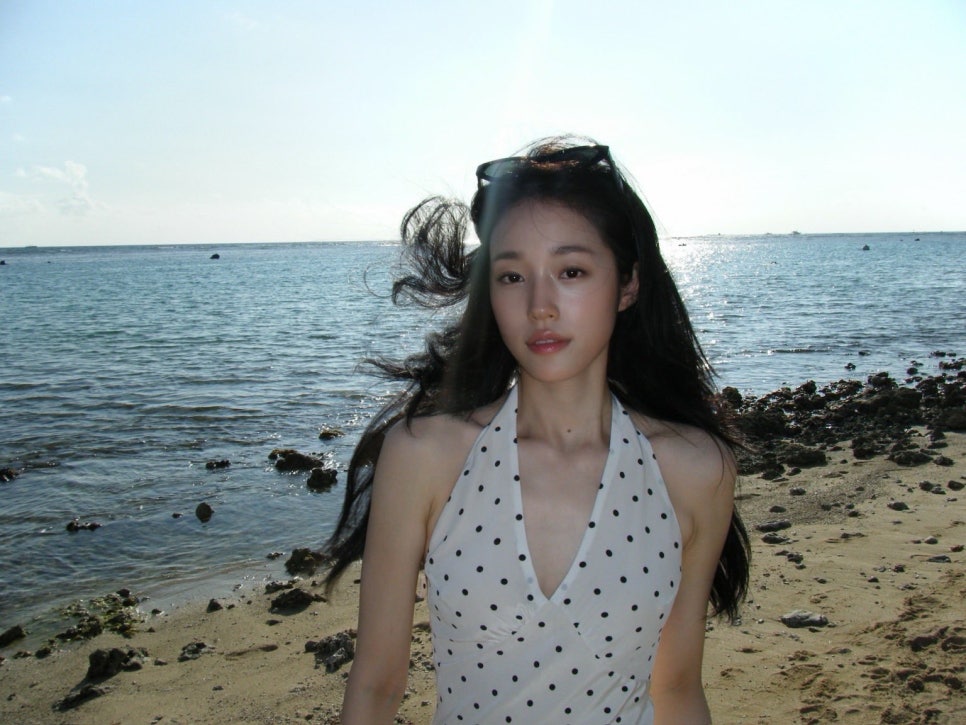 하와이에 놀러간 노윤서의 도트원피스 패션 예전과 완전히 달라졌다 이미지 4