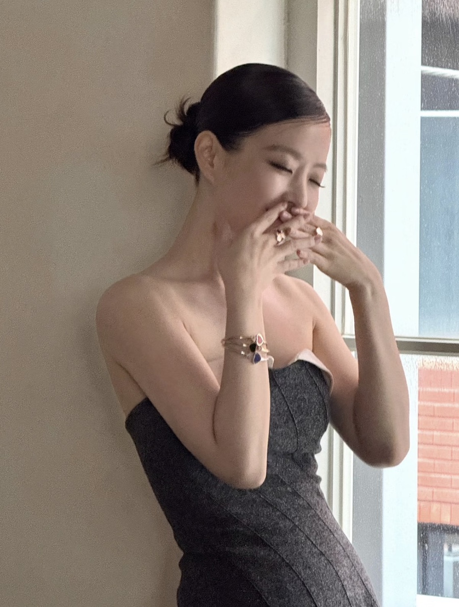 곧 마흔인데.. 숏컷으로 파격 변신하고 레전드 찍은 연예인 패션 요즘 다시 관심이 커진 이유 이미지 5