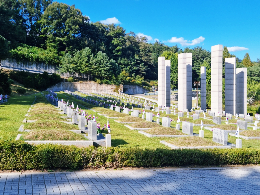 에포케책방 사일구로상권투어 프로그램 참가 후기 싯다르타 읽고 4.19 민주묘지 탐방 최근 분위기가 확 이미지 3