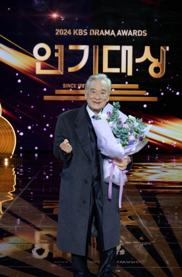 평생 배우로 성공했는데.. 90세 이순재가 죽기 직전 가장 후회한 일 1위 처음 기록과 반응이 다르다 이미지 2