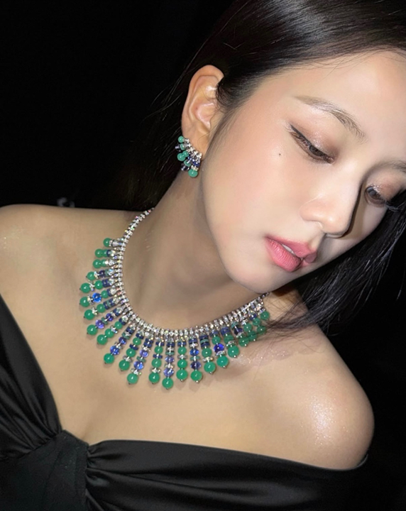 지수가 까르띠에를 입자 달라졌다 블랙 투피스에 빛난 하이주얼리 요즘 다시 관심이 커진 이유 이미지 2