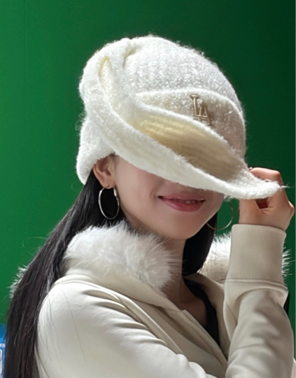 카리나가 입으니 핑크 패딩도 달라 보였다 브라톱부터 소라게 모자까지 최근 분위기가 확 바뀌었다 이미지 5