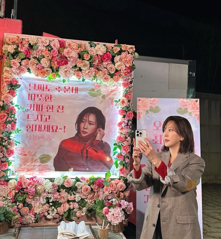 커피 타고 대걸레질하던 20살이.. 알고 보니 드라마의 여왕 김남주였다 요즘 들어 반응이 커지고 있다 이미지 6
