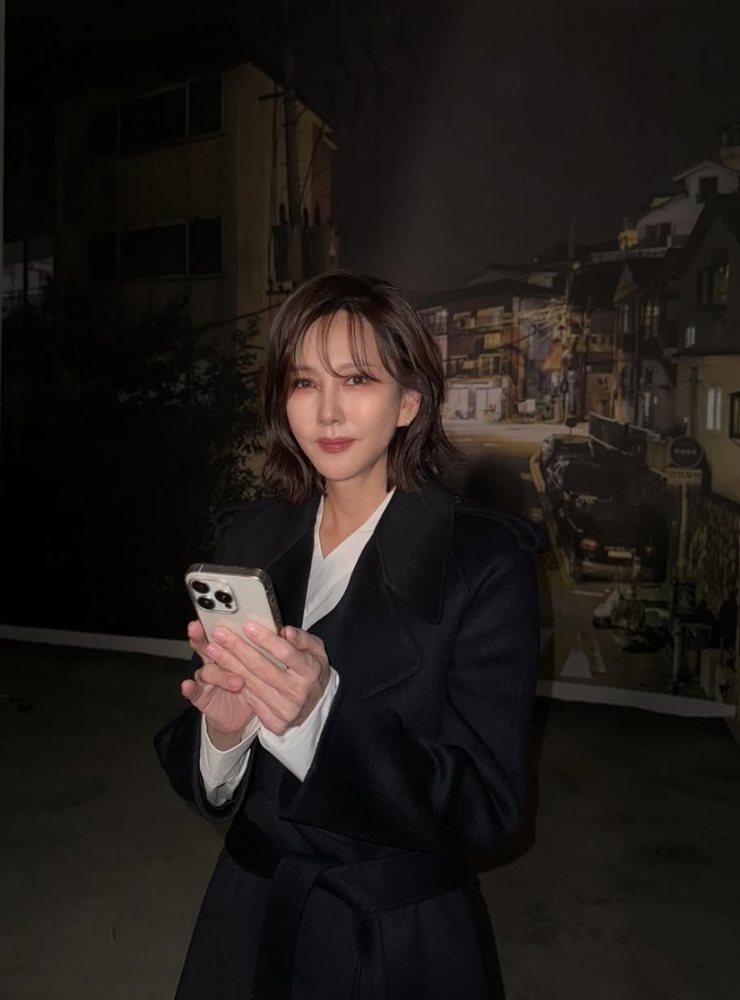 커피 타고 대걸레질하던 20살이.. 알고 보니 드라마의 여왕 김남주였다 요즘 들어 반응이 커지고 있다 이미지 1