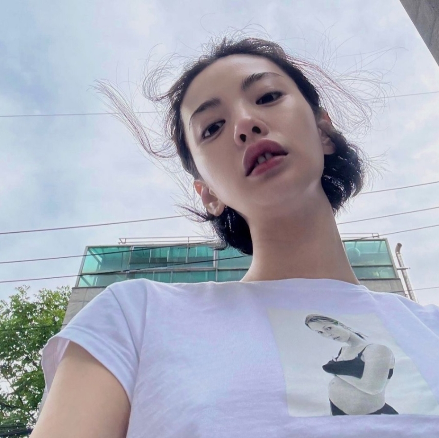 스캔들 입술만 보이는 나나.. 23년 전 전도연은 요즘 들어 반응이 커지고 있다 이미지 4