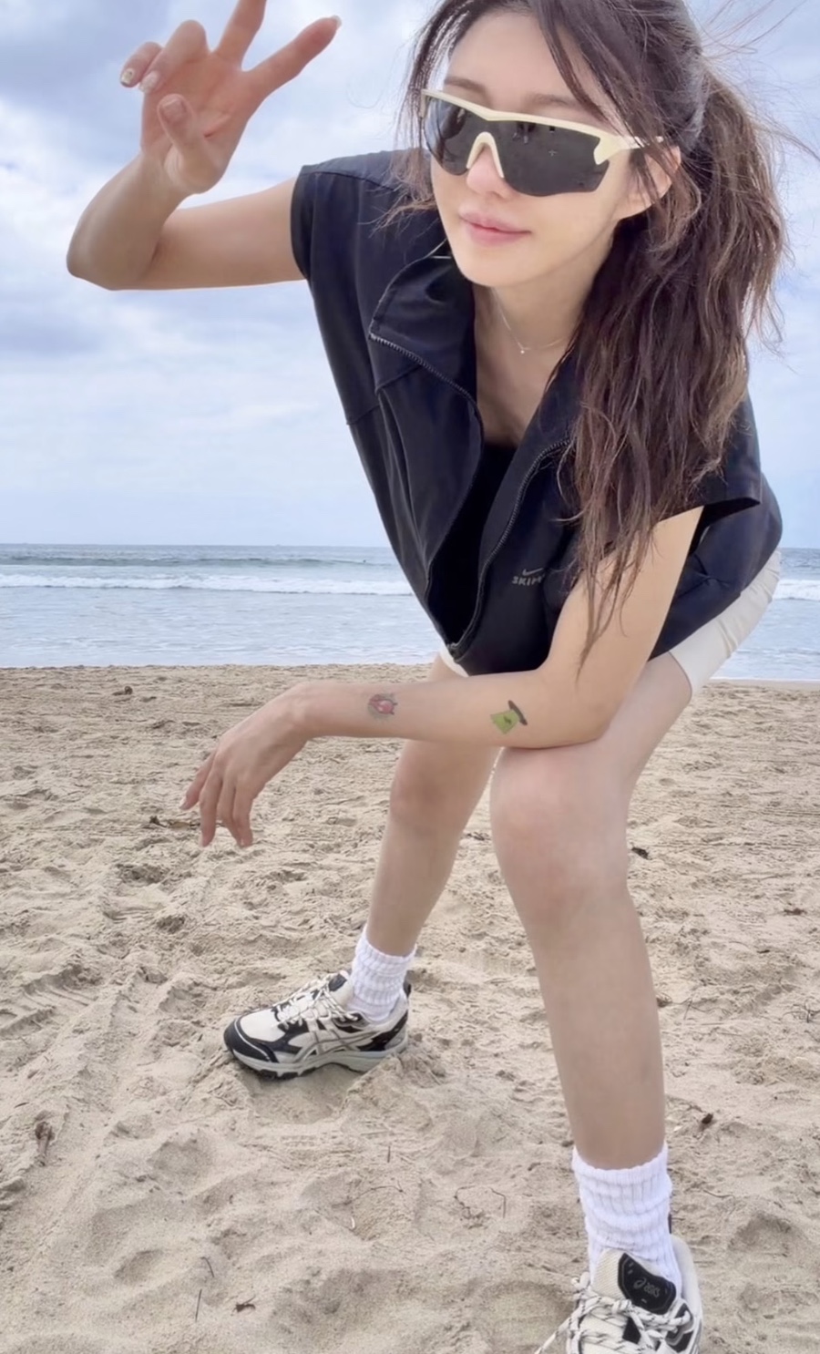 애를 안 낳아서 안 늙었다는데.. 20대보다 예쁜 48세 연예인 레깅스 패션 예상과 전혀 다른 반응이 이미지 6