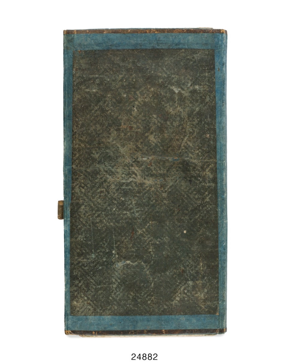 A coloured-thread case in its folded state. Layers of coloured paper form a neat square with a flower painted on the outer face