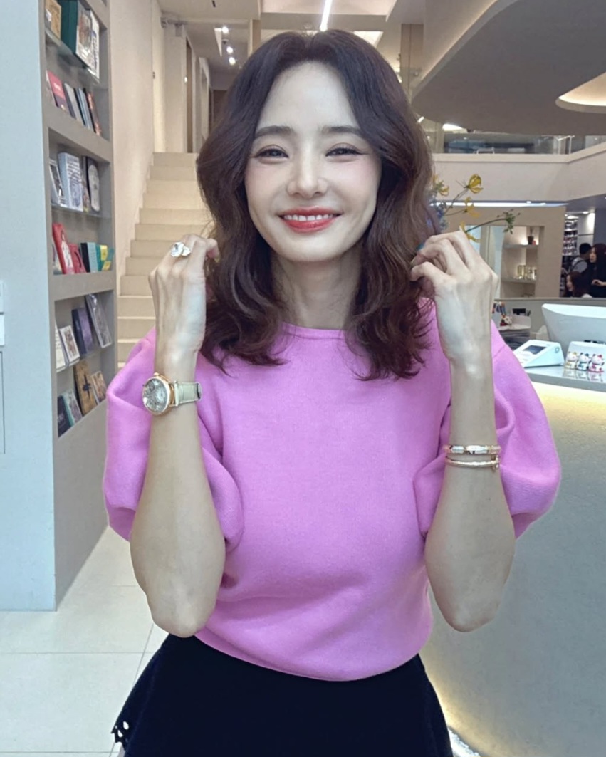 순간 못 알아볼 뻔...원조 바비인형 46세 한채영 근황 영상 하나로 반응 쏟아졌다 이미지 5